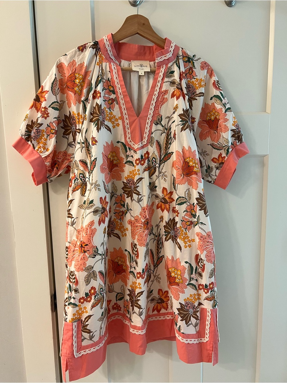 Umgee Coral and White Floral Cotton Tunic Dress in EXCELLENT CONDITION! Size Med